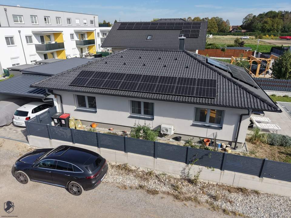 Modernes Einfamilienhaus mit Pool, Terrasse und Nebengebäude in Absdorf