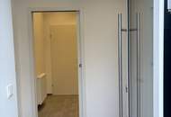 Topsaniertes Büro mit Vorgarten und Garage