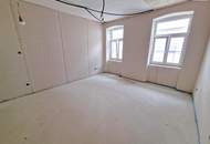 Stilvoll wohnen im sanierten Altbau – klassisch trifft moderne – Erstbezug: 2-Zimmer-Wohntraum mit Innenhofbalkon + hochwertiger Ausstattung + effizienter Luftwärmepumpe