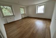 WOHNGENUSS PUR: praktisch geschnittene 2-Raum Wohnung in ruhiger und zentrumsnaher Lage! Preiswert mit heller Raumaufteilung, ebenerdiger Dusche und hochwertigem Zustand!