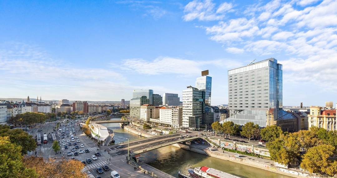 Erstbezug nach Generalsanierung - Helle großzügige 3 Zimmer Loggia-Wohnung mit toller Aussicht