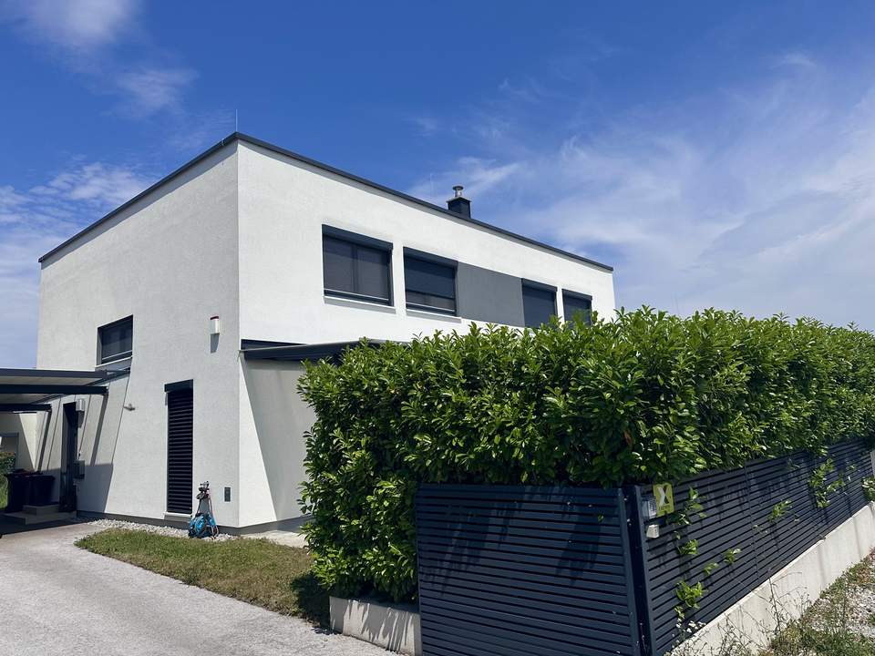 Moderne Doppelhaushälfte mit Keller und Carport zu mieten!
