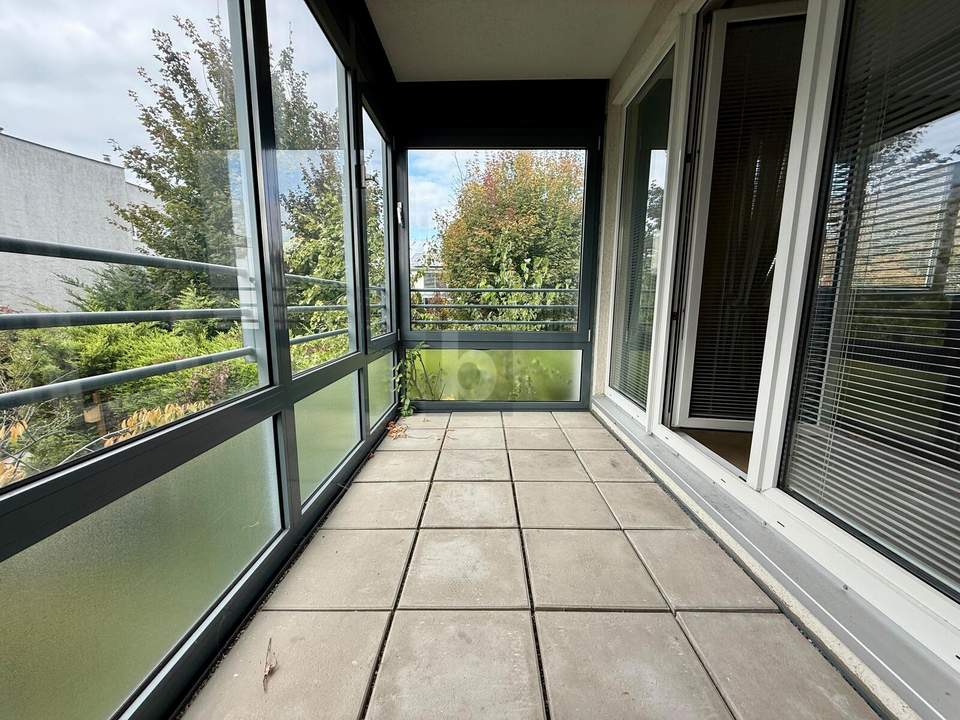 GERÄUMIG, RUHIG, MIT LOGGIA UND GARAGE!