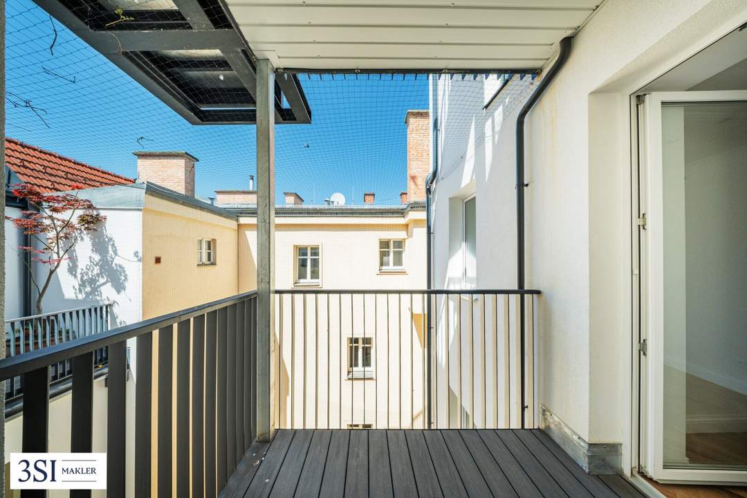 Energetisch revitalisierter Altbau: Hochwertige 4-Zimmer-Wohnung mit Balkon in zentraler Lage