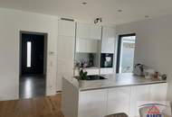 Stilvolle Doppelhaushälfte mit Pool und Keller!