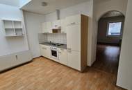 2-Zimmer, Dachgeschoßwohnung mit Schrankraum extra Küche