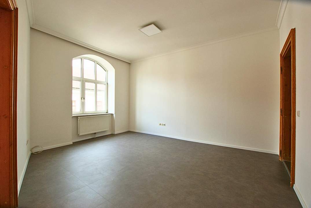 HISTORISCHE WOHNUNG &amp; VIEL PLATZ! 3-Zimmerwohnung-Top 4!