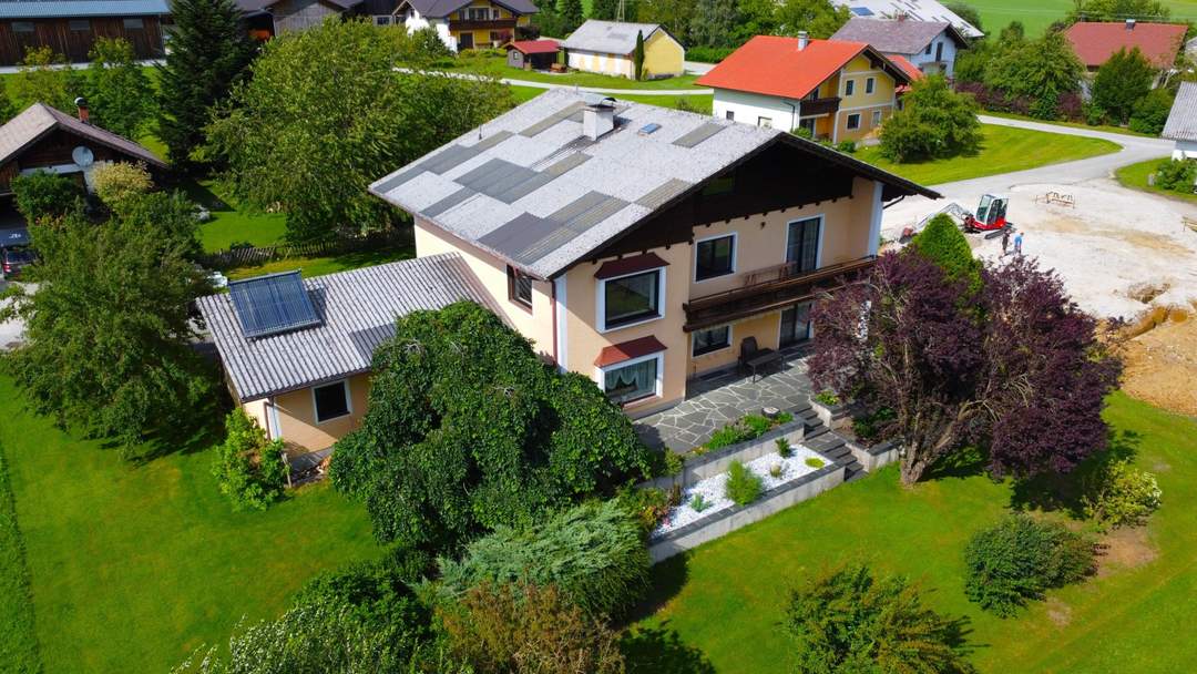 Geräumiges Zweifamilienhaus in Pöndorf