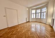 **Altbau mit Charme im Botschaftsviertel neben Arenbergpark**+ Geräumige 4-Zimmerwohnung + Frisch renoviert + Traumhaft schönes Altbauhaus