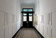 ROHDIAMANT IN TOPLAGE! U6 DIREKT. SANIERUNGSBEDÜRFTIGE 3,5 ZIMMER. FISCHGRÄTPARKETT.