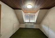 Sanierungsbedürftiges Wohnhaus mit großem Grundstück