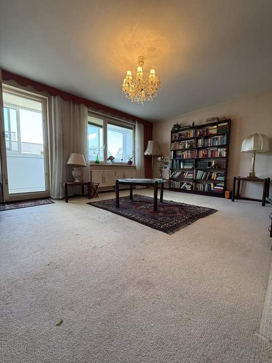 Gepflegte Wohnung nähe AKH mit schöner Terrasse und Loggia