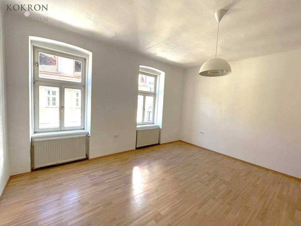 Schöne, teilrenovierte Altbauwohnung in zentraler Lage - 41.5m²