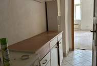 kleine 1-Zimmer Altbauwohnung mit Sanierungsbedarf