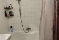 Viel Platz für Ihre Familie! Gemütliche 4-Zimmer Wohnung mit großer Loggia umgeben von Grünflächen! Beste Infrastruktur!