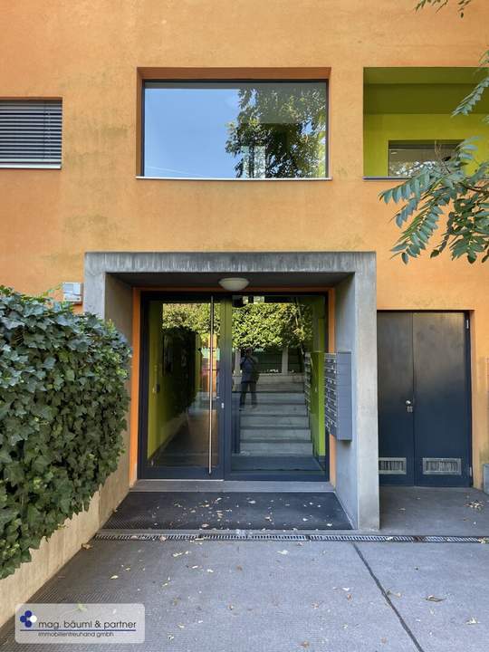 Elegante, neue 2 Zimmerwohnung mit grossartigem Balkon und Grünblick