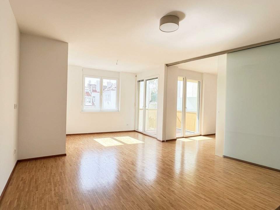 ZUM VERLIEBEN! ENTZÜCKENDE HOFSEITIGE 2-ZIMMER-WOHNUNG IM 3. LIFTSTOCK MIT BALKON - U3-NÄHE