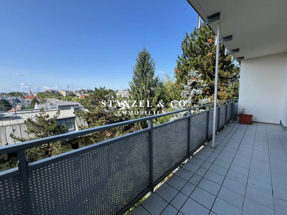 SONNIGES SÜDTERRASSENAPARTMENT MIT HERRLICHEM FERNBLICK ( BJ 1965 )