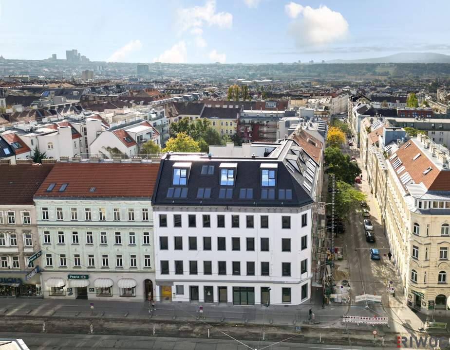 Revitalisierte 2-Zimmer Altbauwohnung mit großzügiger Verglasung und südseitiger Innenhofterrasse | Fernwärme