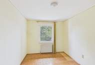 Ort der Kreativität - Ein Haus umgeben von Sandstein und viel Grün.