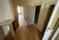 UNBEFRISTET - <> Repräsentative 7-Zimmer Altbauwohnung mit Blick auf das Rathaus – ca. 300 m² in bester Innenstadtlage - auch ideal als Büronutzung