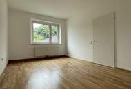 Wohnen im Einklang mit der Natur: modernisierte 2-Zimmer-Wohnung in Grünburg mit durchdachter Raumaufteilung und hochwertiger Bodensanierung! Entdecken Sie das volle Potential dieser Wohnung mit KI-gestützter Visualisierung!