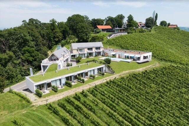Südsteirische Weinstraße - Hochgraßnitzberg: Zweitwohnsitz! 3-Zimmer-Apartment mit Dachterrasse und viel Privatsphäre, Wellnessbereich, Fitnessraum & Infinity-Pool!, Wohnung-kauf, 434.000,€, 8472 Leibnitz