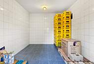 Wohnhaus mit Schwimmteich - 2 Wohneinheiten und Geschäft möglich