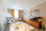 Wohnen, Arbeiten, Vermieten oder Entwickeln - vielseitiges Anwesen mit Wohn- und Geschäftshaus, Nebengebäuden & Garten