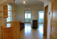 *ORTSRANDLAGE:* Wohnhaus mit sehr schönem, ebenen Garten und großzügigem Grundstück.