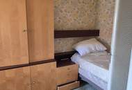 Renovierungsbedürftiges Mittelreihenhaus