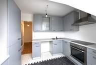 Großzügige und helle 2 Zimmer Wohnung im Dachgeschoss | ca. 63 m² | Klimaanlage | zzgl. PKW-Stellplatz | Friedrich Schiller-Straße