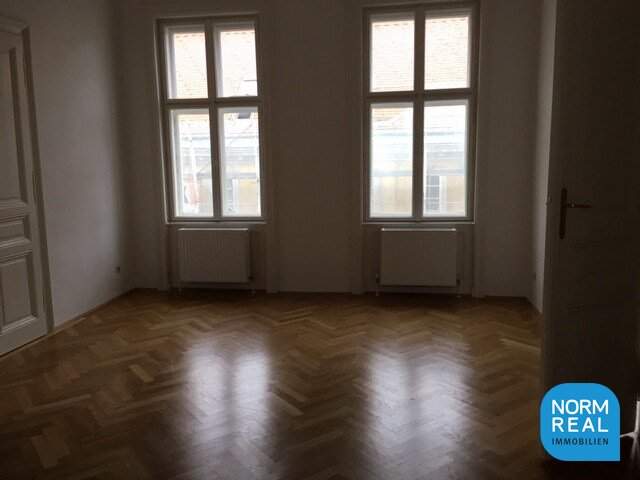Unbefristet: Elegante 4 Zimmer Altbauwohnung