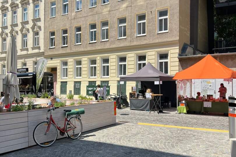 Privat! Provisionsfrei! Mittelzinshaus in Wohnstraße! Nähe Matznerpark!, Gewerbeobjekt-kauf, 2.200.000,€, 1140 Wien 14., Penzing