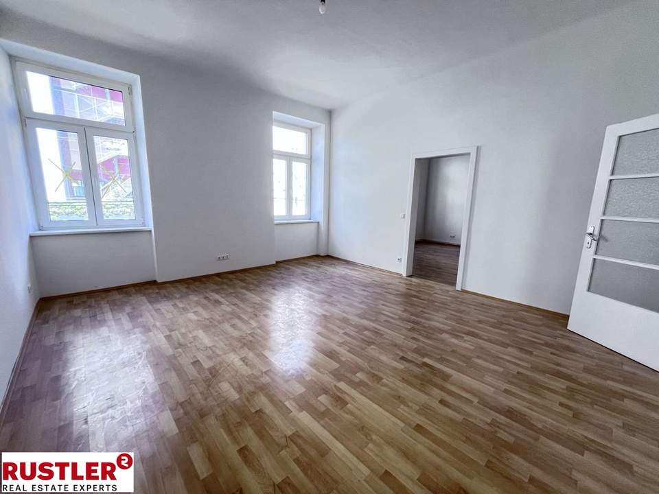 Wunderschöne helle 3-Zimmer Altbauwohnung mit neuer Küche und modernen Badezimmern!