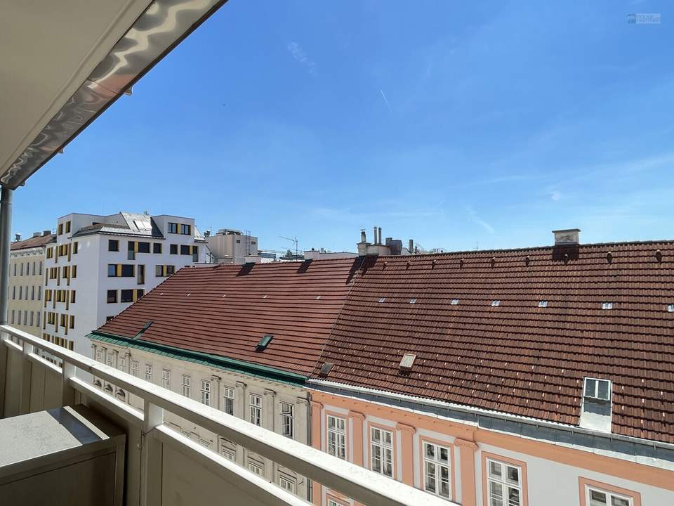EIN ZUHAUSE MIT TERRASSE IM SECHSTEN