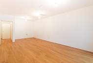 Sonnige Wohnung mit Blick ins Grüne, Balkon und Garage!