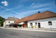 Historischer Vierkanthof mit einem Gastrolokal, Apartments, Mietwohnungen und großem Entwicklungspotential