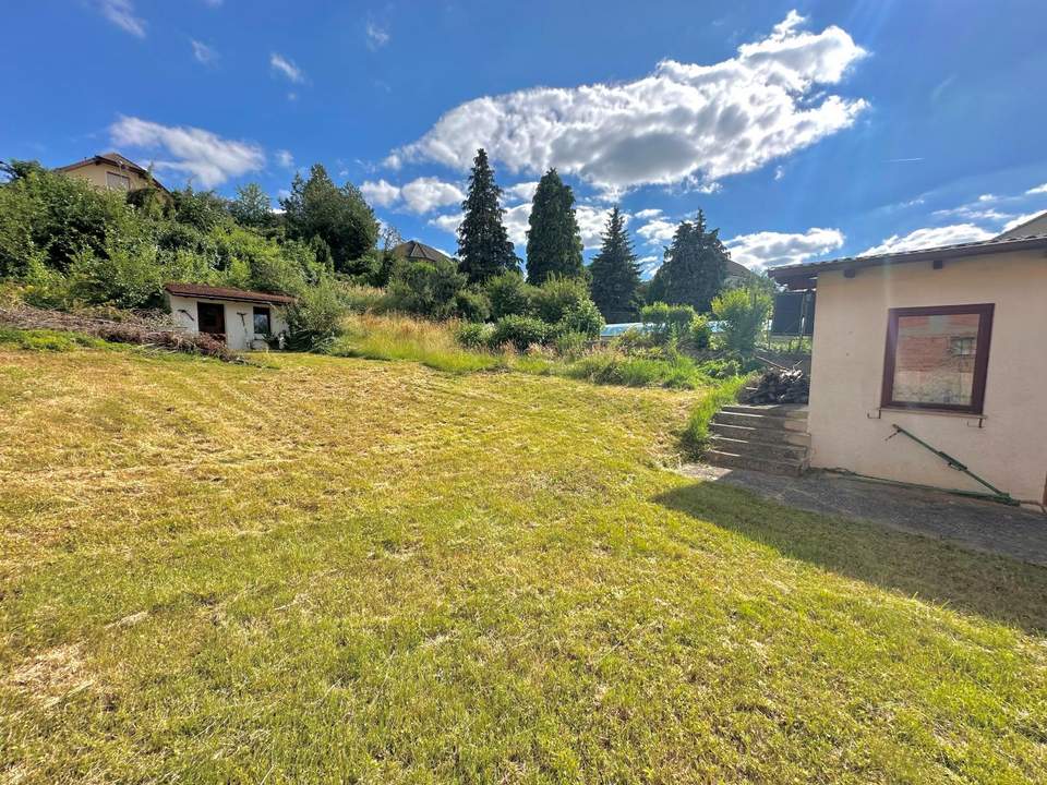 Landhaus mit großem Garten und Garage!