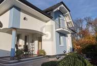 GROSSZÜGIGER FAMILIENHIT MIT GARTEN UND POOL