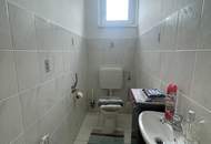 Diese Wohnung vereint Ruhelage, gepflegtes Ambiente und eine großzügiger Balkon/Loggia zu einem attraktiven Gesamtpaket. Ideal als Erstwohnung oder gemütlicher Rückzugsort mit grünem Ausblick!