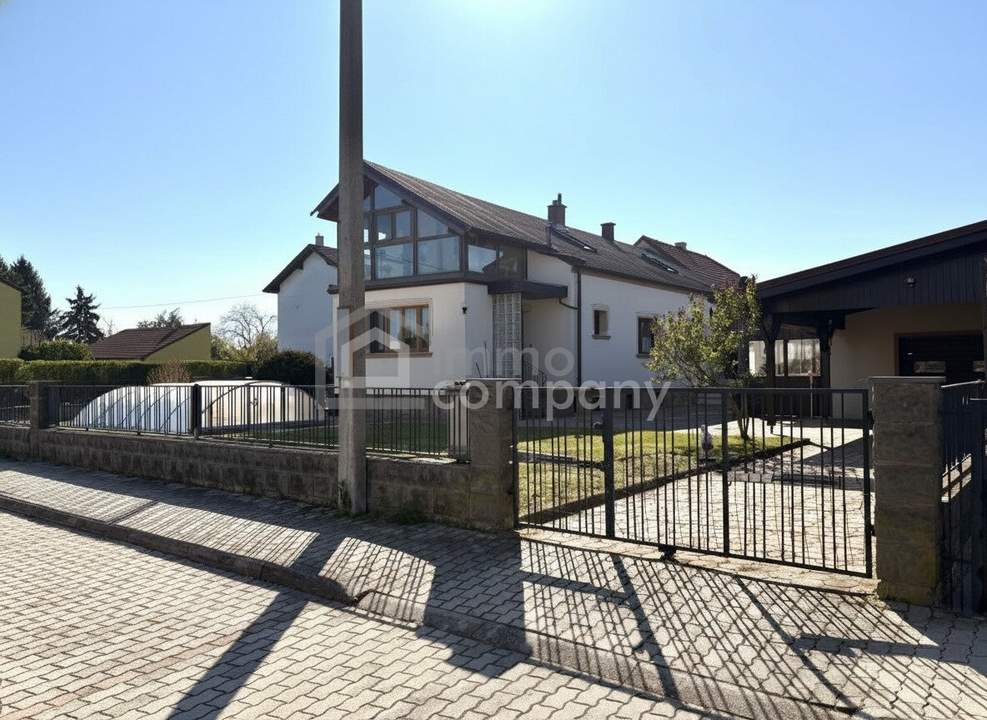 Einfamilienhaus mit Garten, Pool &amp; Garage in Laa an der Thaya!