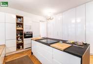 Stilvoll kernsanierte Altbauwohnung beim Servitenviertel mit Design-en-Suite-Badezimmer und Hof-Balkon-Option!