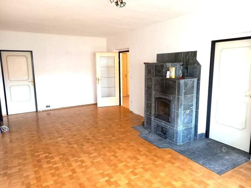 Ruhige 4-Zimmer Wohnung mit Loggia!