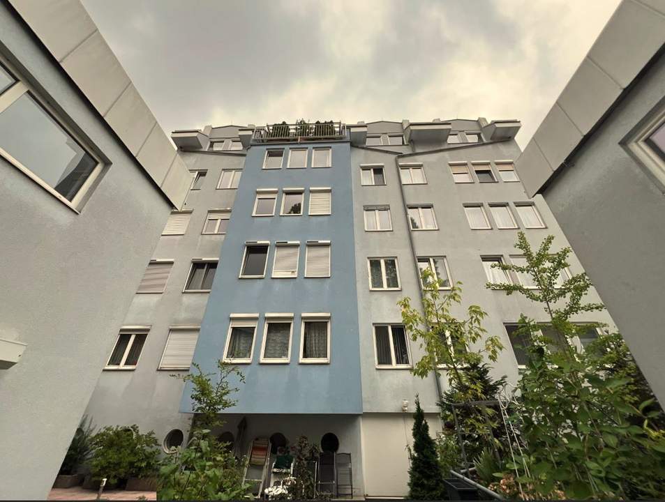 Teilmöblierte Dachgeschosswohnung mit Küche, 2 Zimmer Nähe Klinik Ottakring