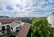 Weitblick, Ruhe & zentrale Lage – Sonnige Altbauwohnung mit Balkon