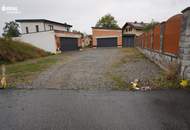 Modernes Einfamilienhaus mit Garage, Garten und großzügigem Nebengebäude