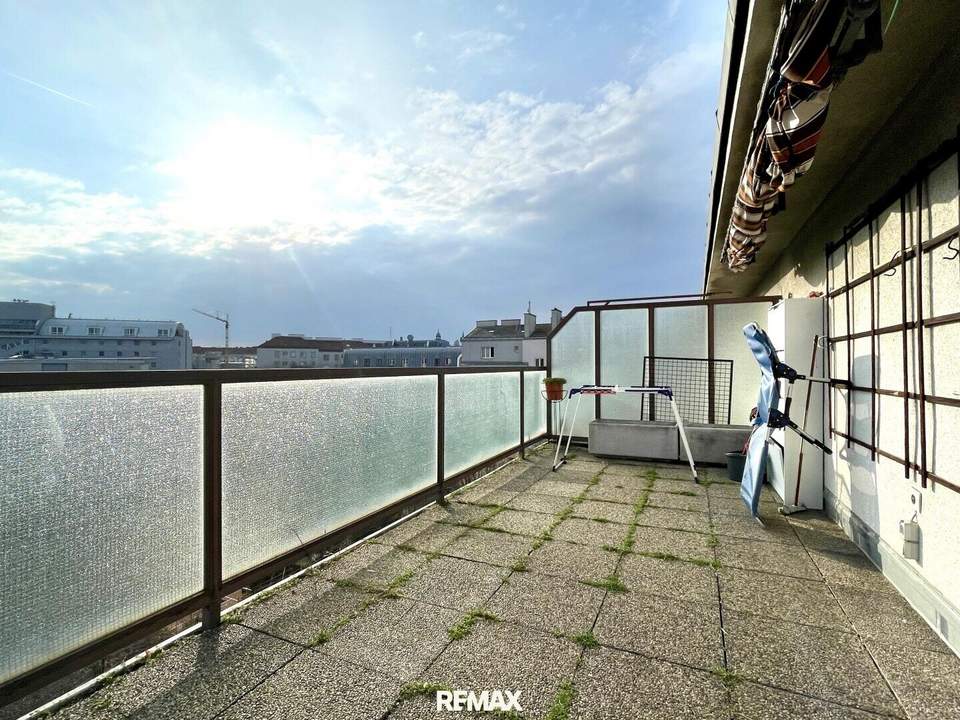 "4-Zimmer-Dachterrassenwohnung mit 2 Terrassen & Mieteinnahmen bis Ende 2026"