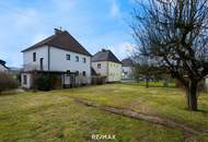 Charmantes Zweifamilienhaus mit traumhaftem Garten und Garage in Christkindl