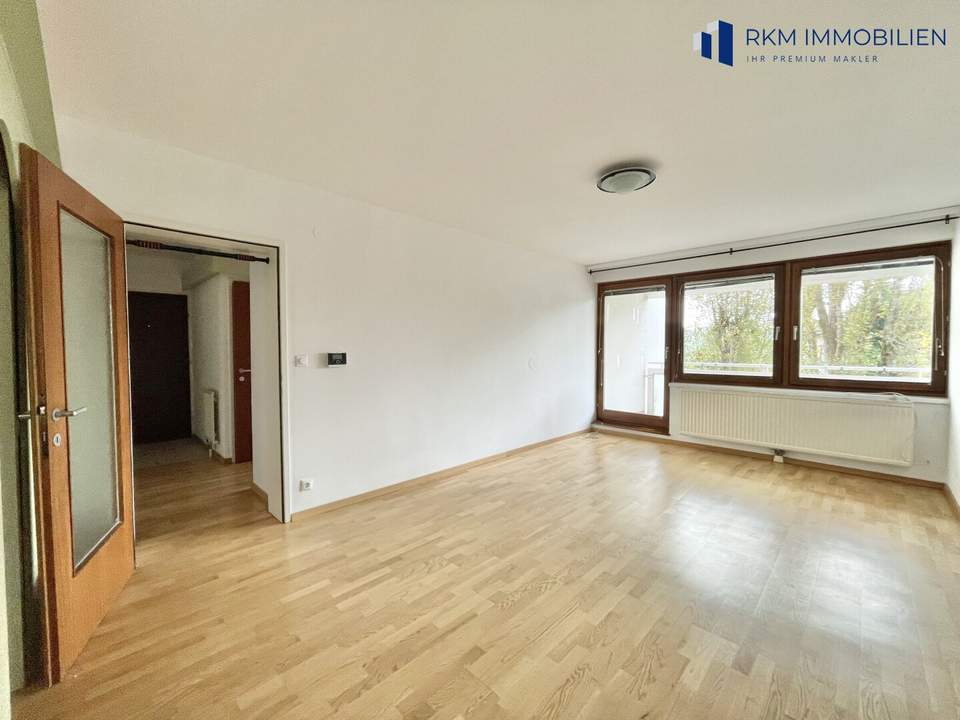 Ruhige, geräumige, helle 3-Zimmer-Wohnung mit Loggia